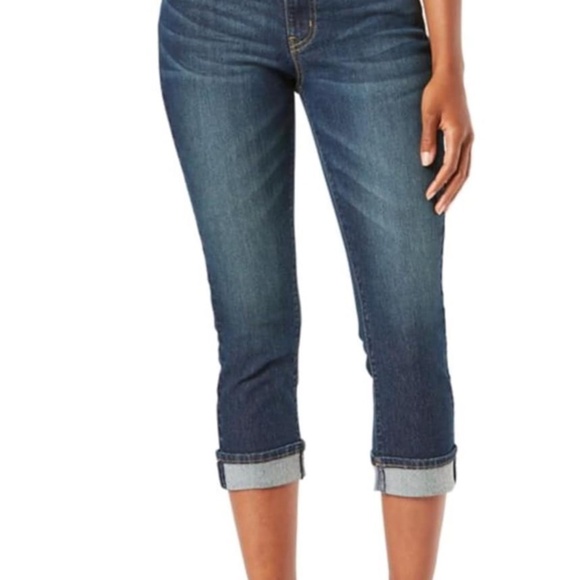 Levi's Signature Capri Mid Rise - Picture 1 of 6